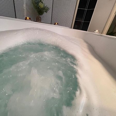 Chill Lux Spa Unit North Lakes Luaran gambar