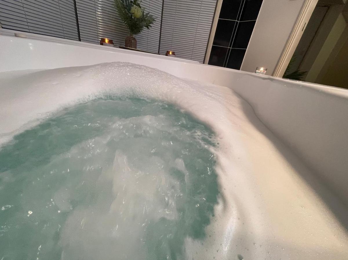 Chill Lux Spa Unit North Lakes Luaran gambar