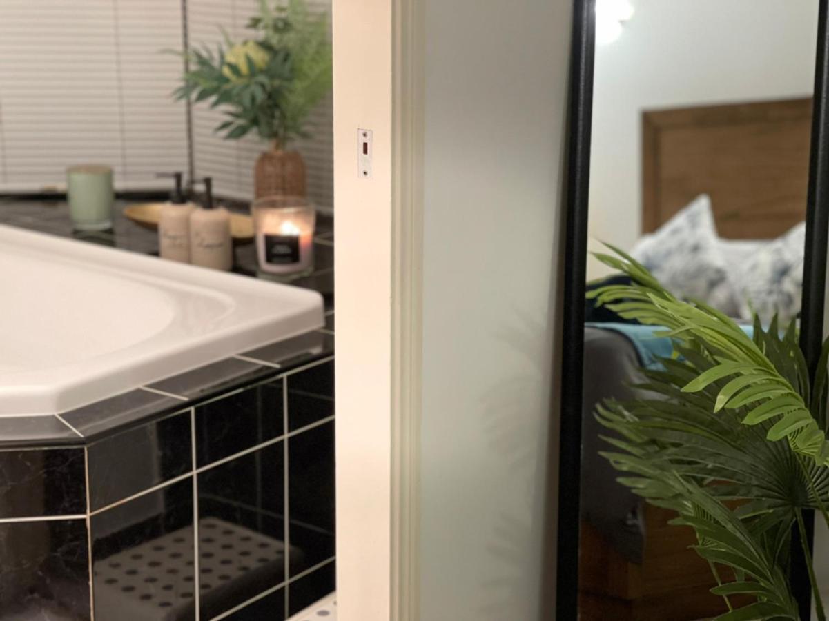 Chill Lux Spa Unit North Lakes Luaran gambar