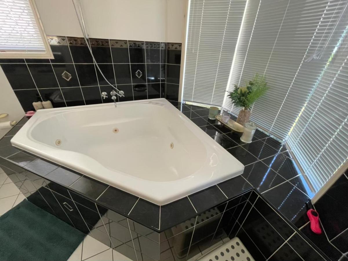 Chill Lux Spa Unit North Lakes Luaran gambar